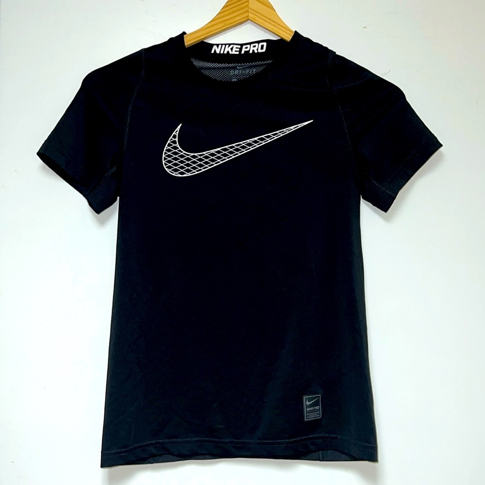 NIKE PRO LINE SPORTS TOP IN BLACK